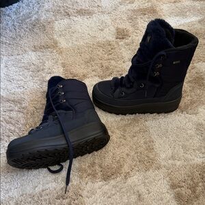 Pajar Navy Women's Insulated Winter Lace-Up Boots